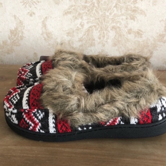 BNWT Mukluks slippers - Picture 2 of 5